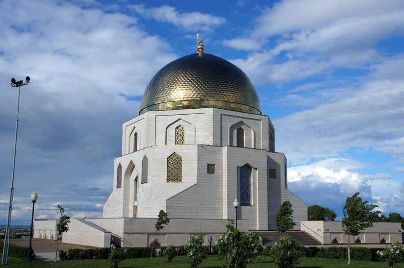 Памятный знак принятия ислама и музей Корана