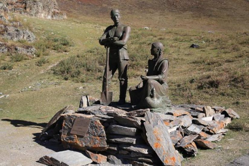 Памятник Коренным жителям