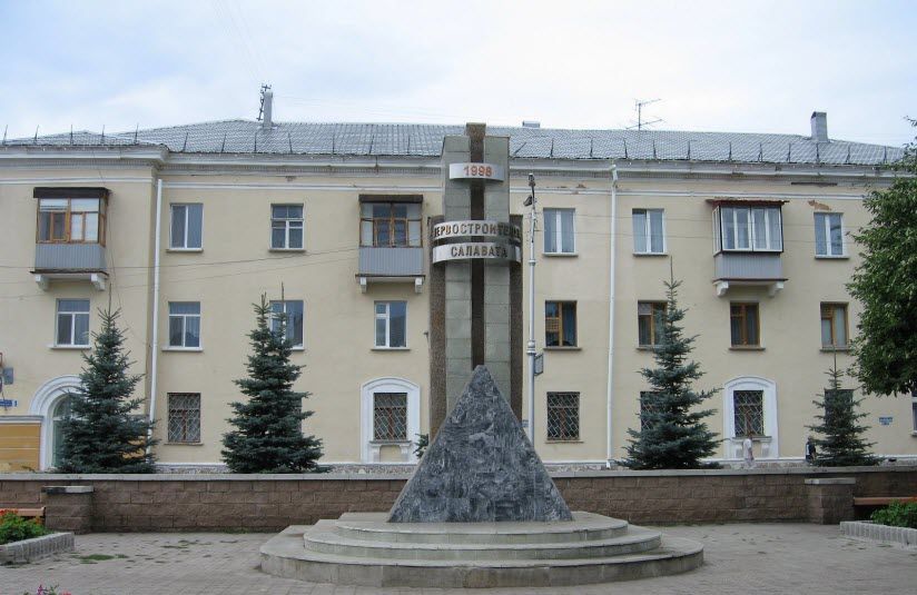 Памятник Первостроителям