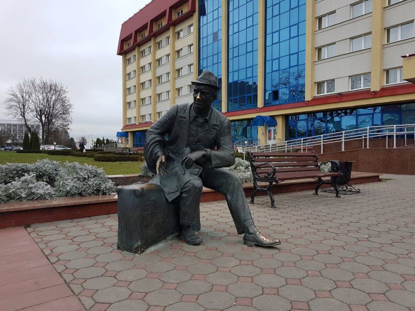 Скульптура «Командировочный»