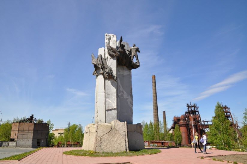 Памятник металлургам