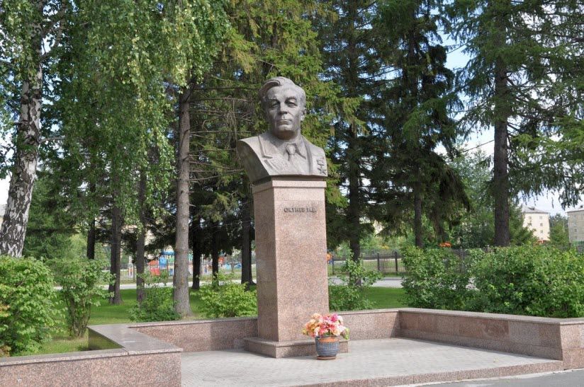 Памятник Окуневу И.В.