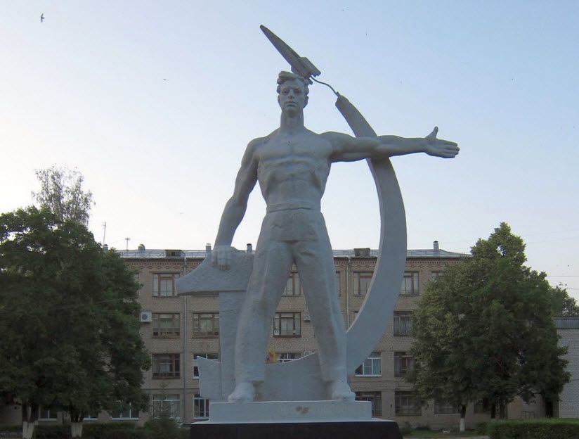 Статуя труженика