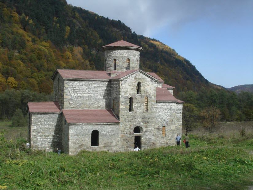 Средний храм (Троицы Живоначальной)