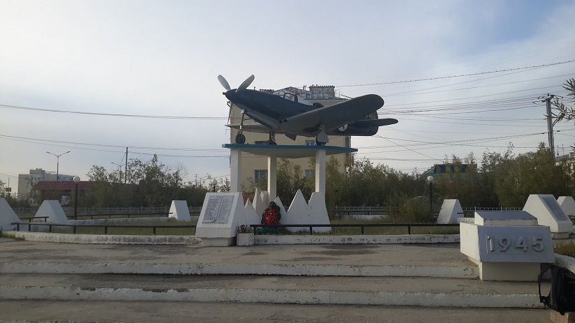 Памятник-самолёт Бэлл P-39 Аэрокобра