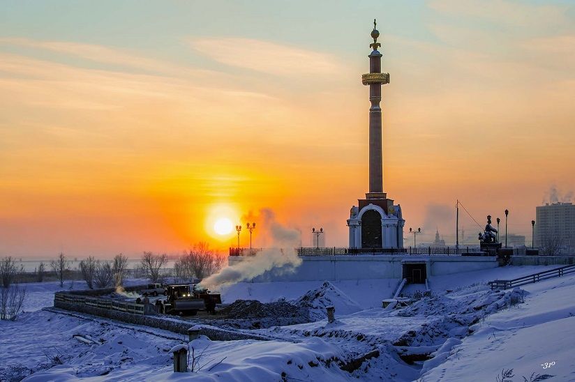 Монумент в честь основания Якутска