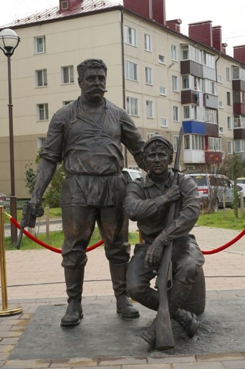 Памятник героям фильма «Белое солнце пустыни»