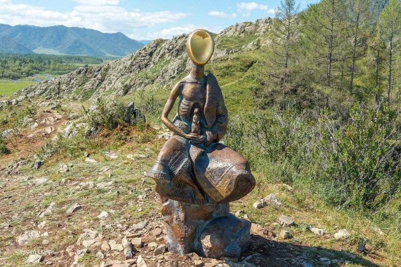 Памятник мальчику с сусликом