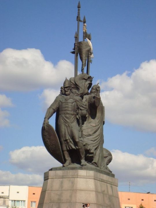 Памятник основателям Сургута