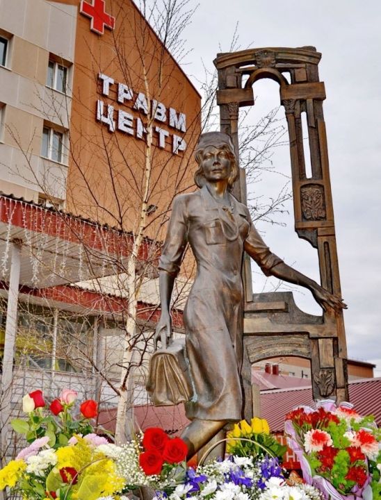Памятник медсестре