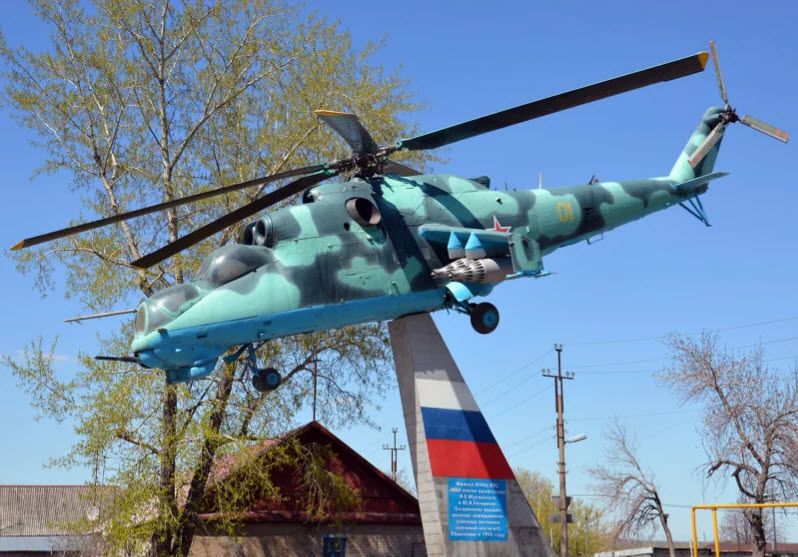 Памятник вертолету МИ-24