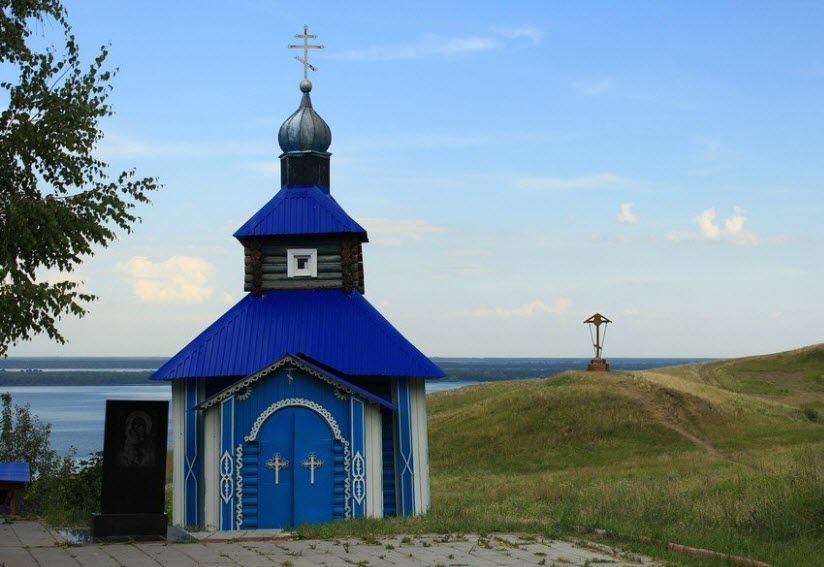 Святой источник и часовня Феодоровской иконы Божией Матери