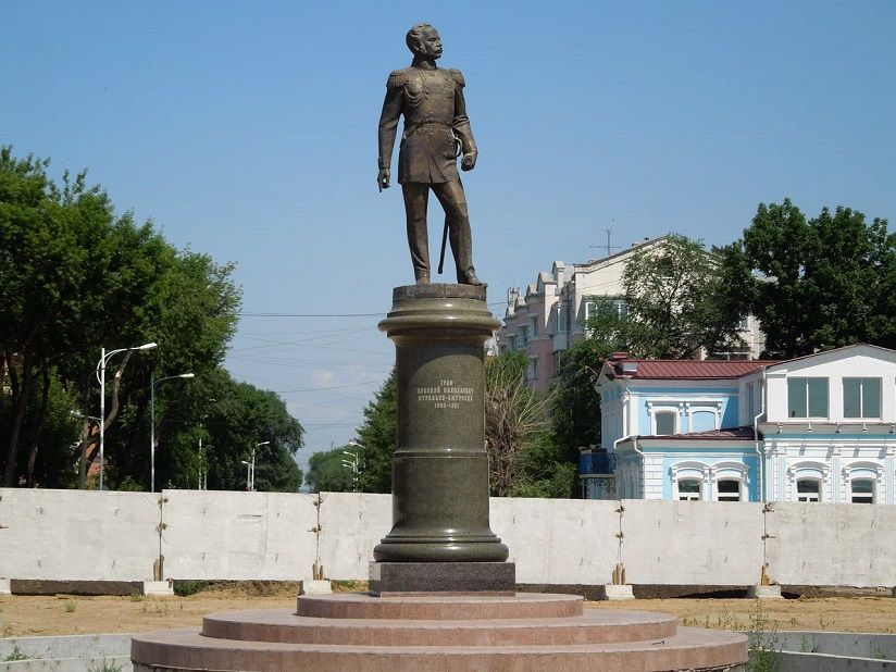 Памятник Н. Муравьеву-Амурскому