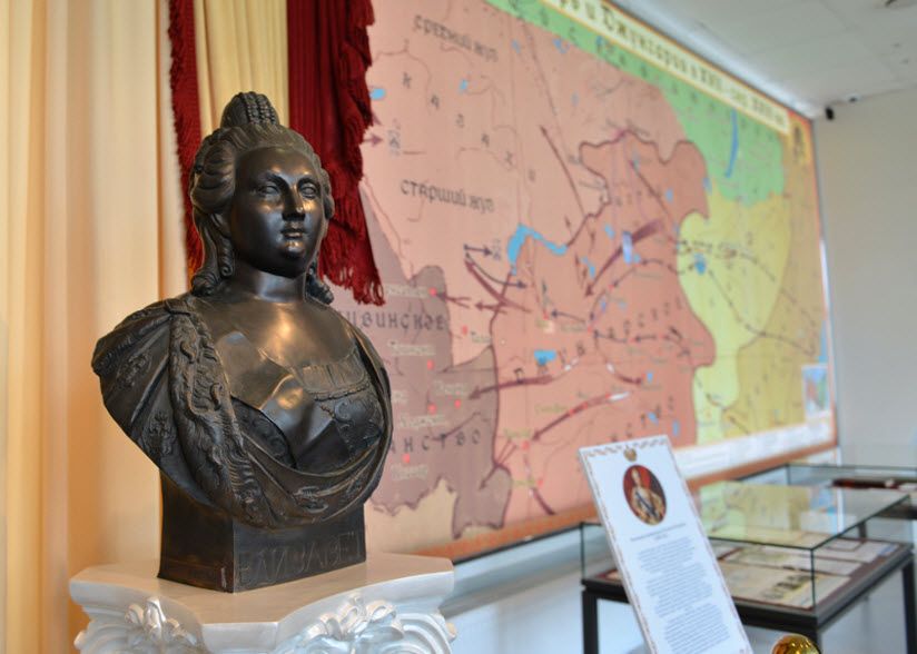 Памятник императрице Елизавете Петровне