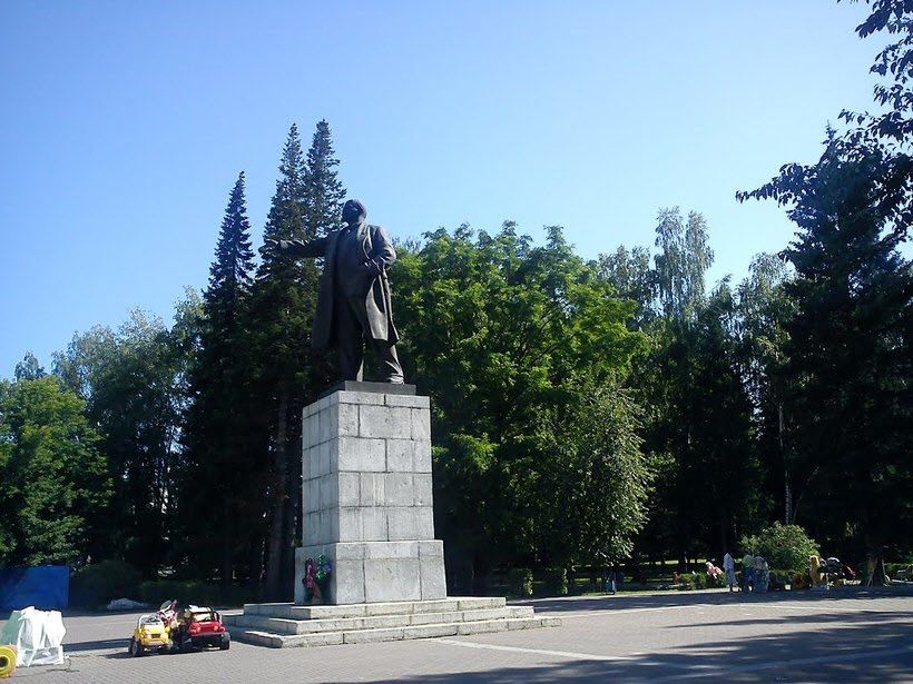 Памятники В.И. Ленину