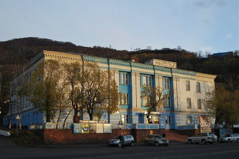 Здание офицерского клуба