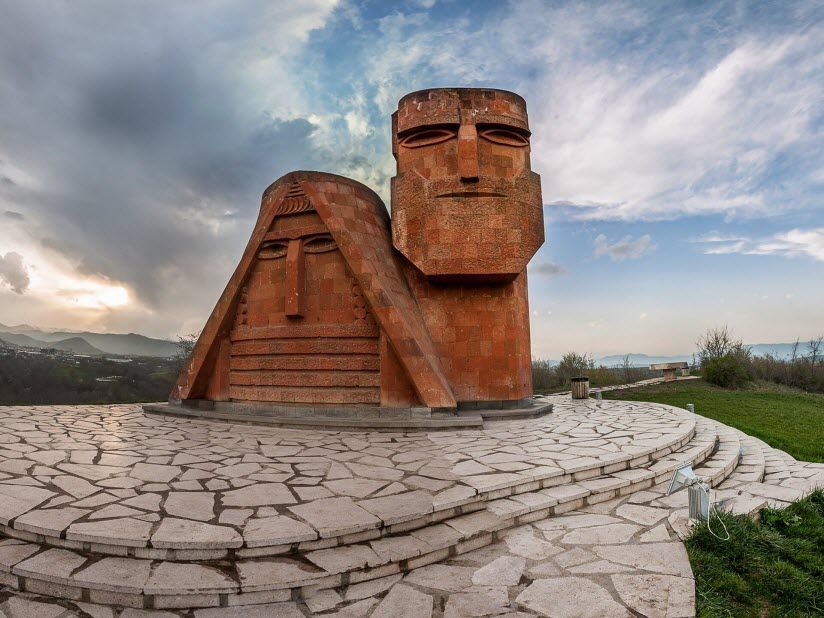 Монумент «Мы — наши горы»