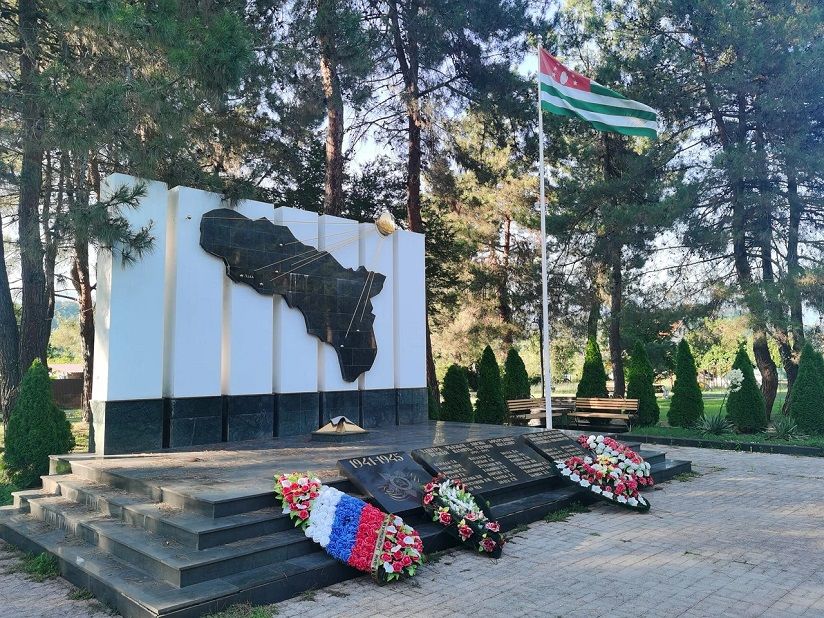 Стела героям Абхазии