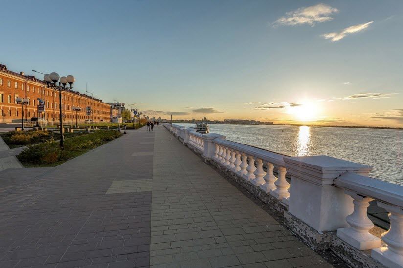 Нижневолжская набережная