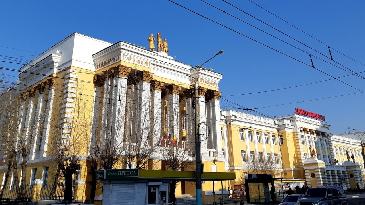Здание Дома офицеров