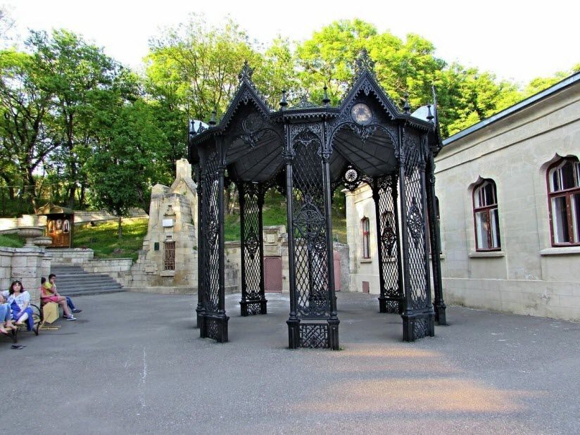 Чугунная беседка