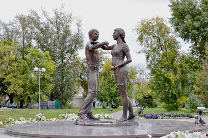 Скульптура «Родители»