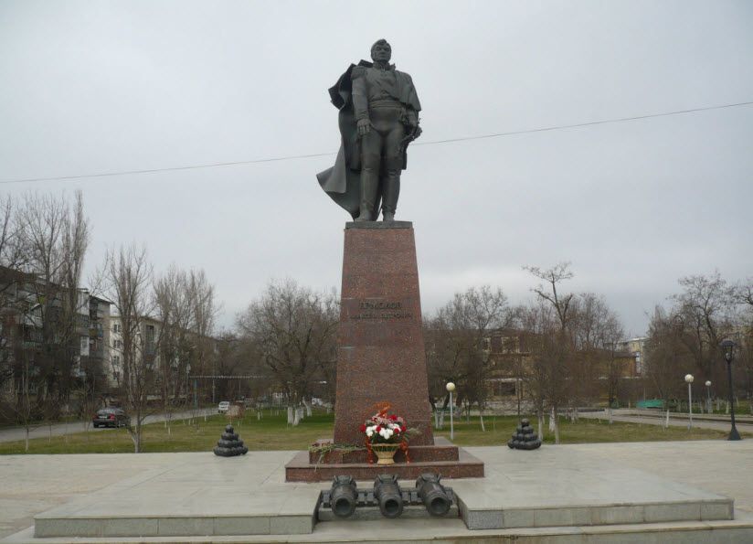 Памятник генералу Ермолову