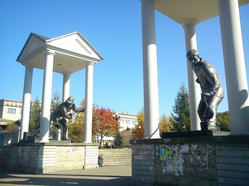 Монументальная композиция «Сталевары»