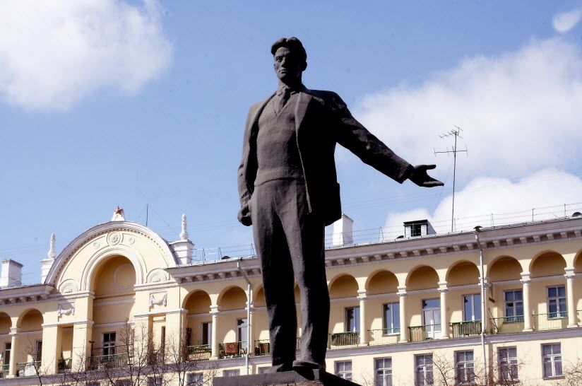 Памятник В. Маяковскому