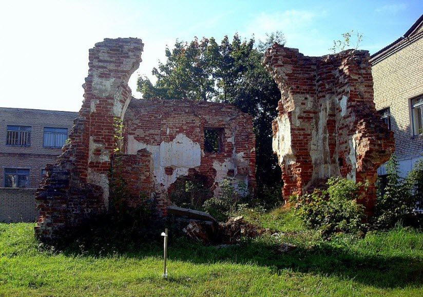 Руины костела