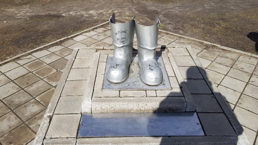 Памятник Сапогам первопроходцев — строителям Эжвы