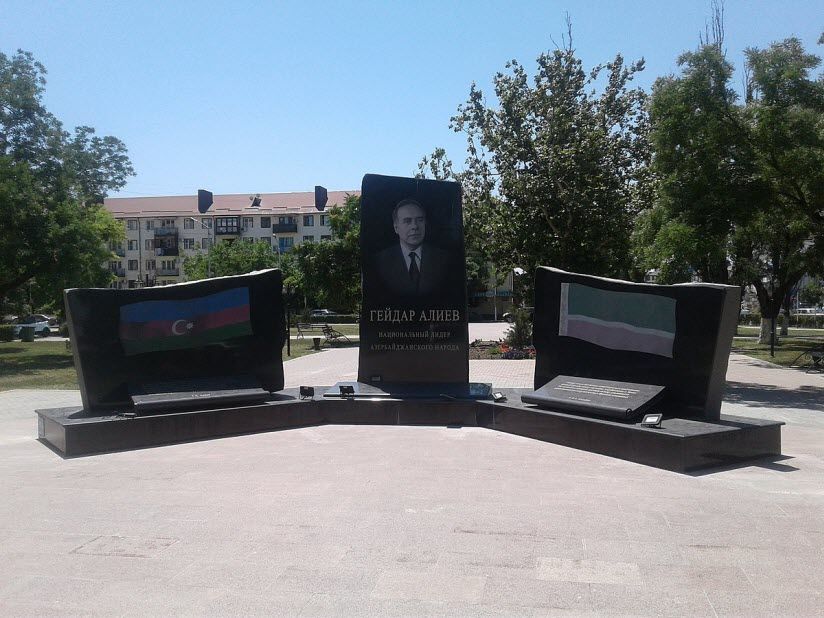 Памятник Гейдару Алиеву