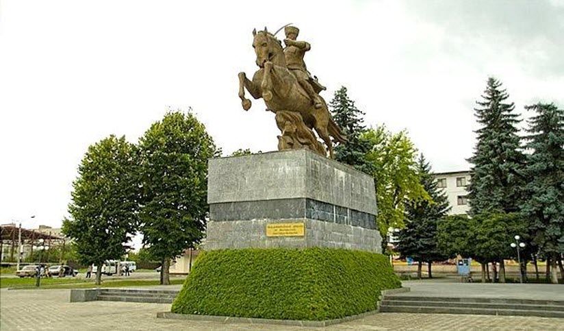 Памятник героям-кавалеристам