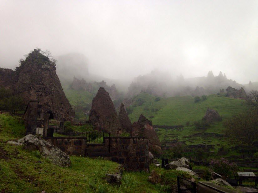 Пещерные жилища Горис
