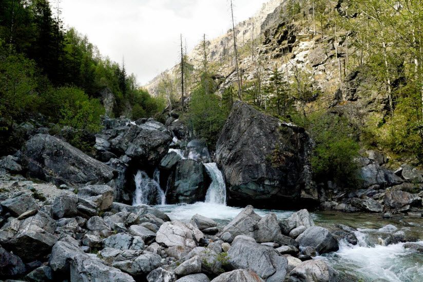 Водопады на реке Кынгарга
