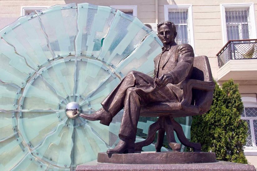 Памятник Николе Тесле