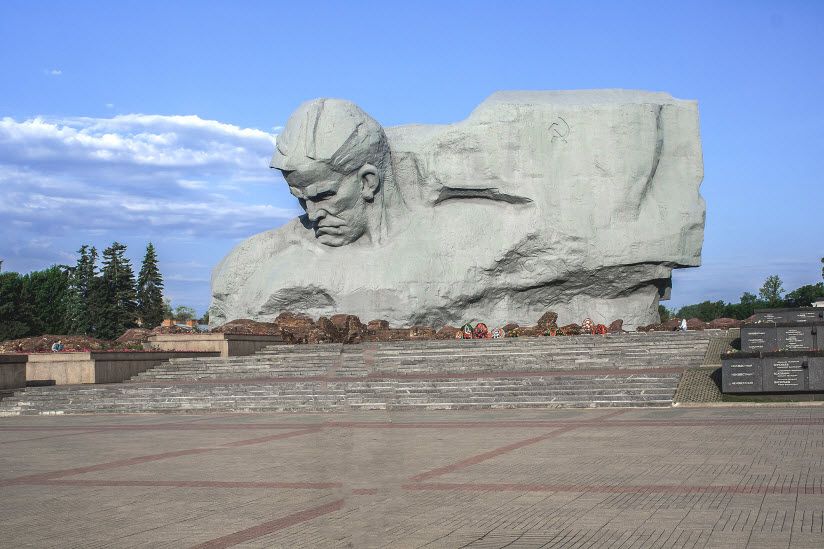 Монумент «Мужество»