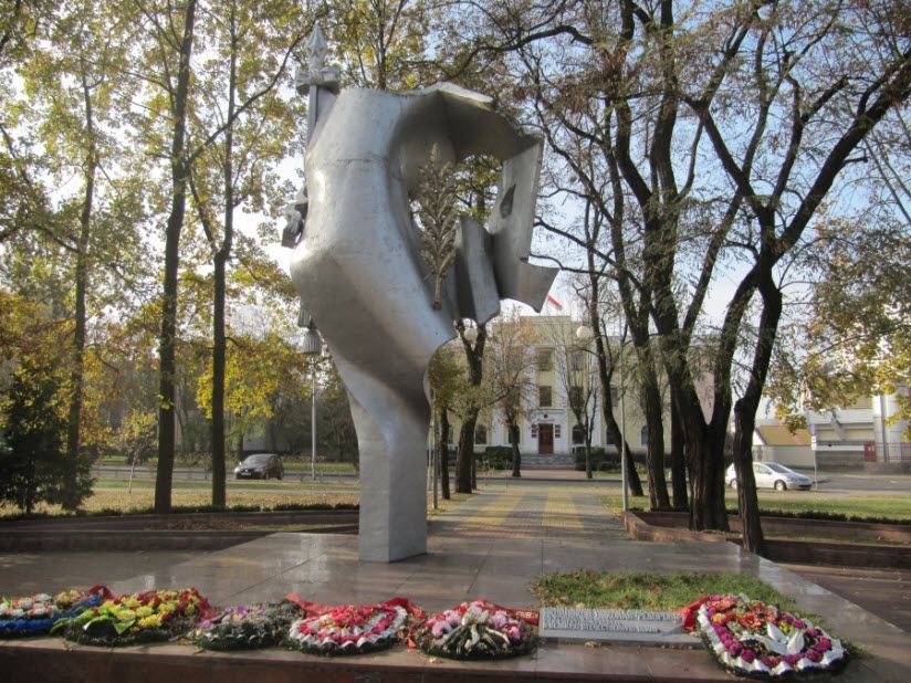 Сквер Иконникова