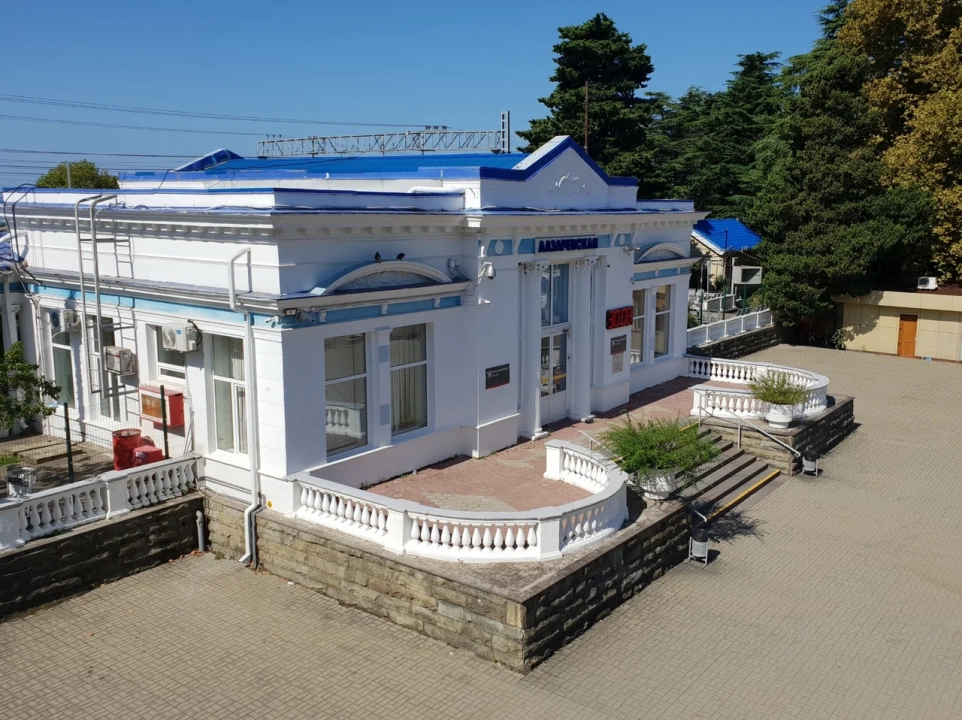 Здание ЖД-вокзала Лазаревское