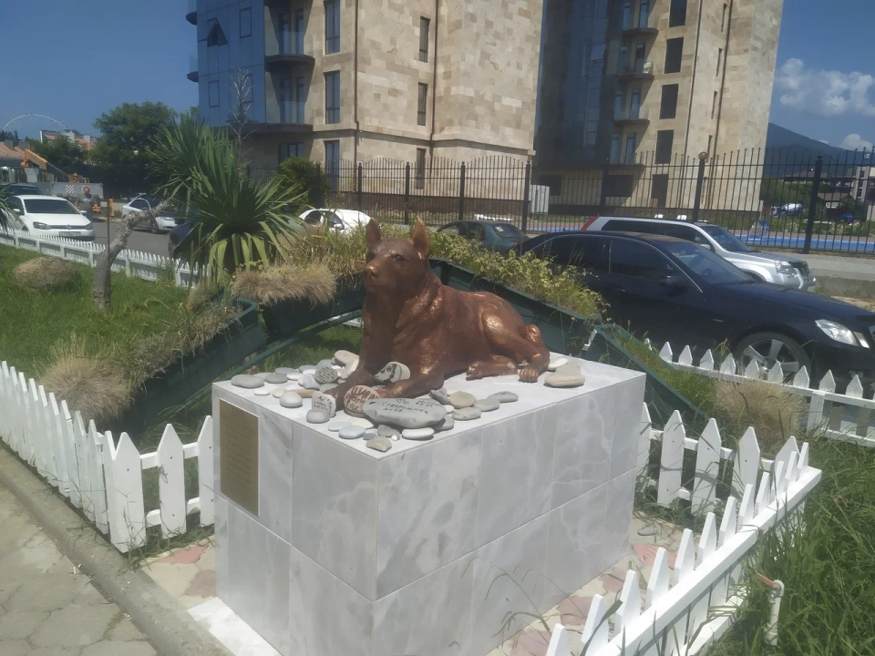 Скульптура «Шарик-морской пёс»