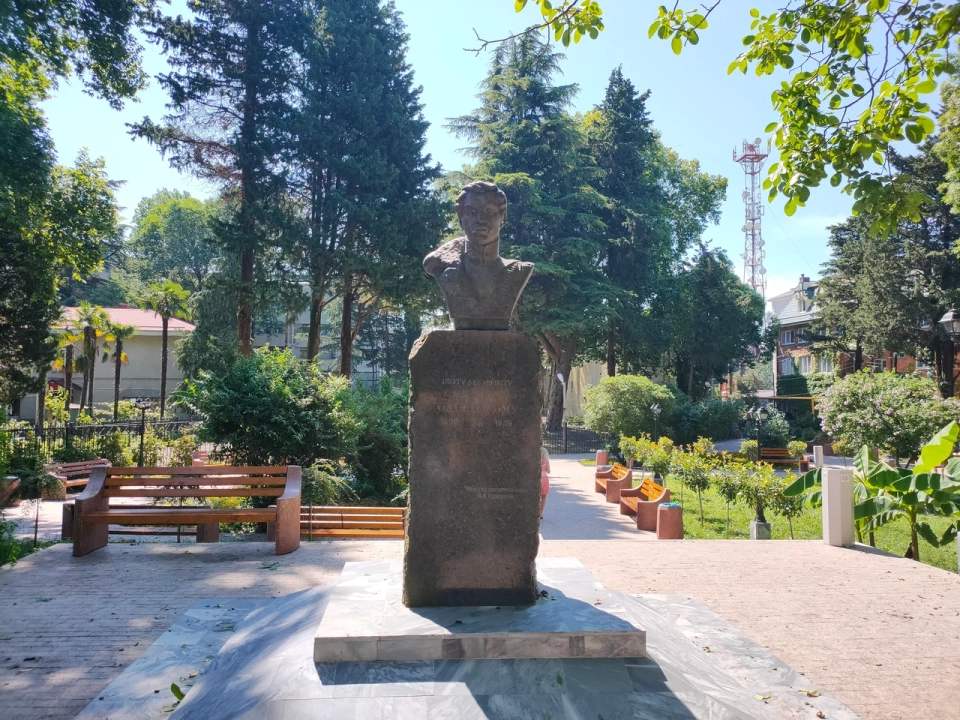 Памятник А. Одоевскому