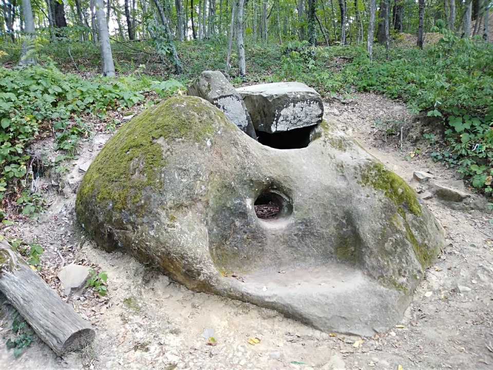 Свирский дольмен