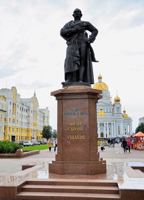 Памятник Ф. Ушакову