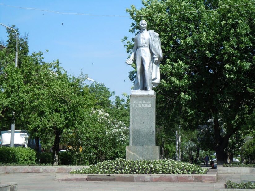 Памятник Полежаеву