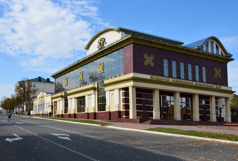 Здание национального театра