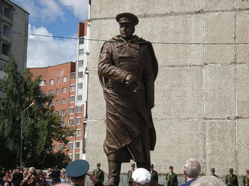 Памятник Федюнинскому И.И.