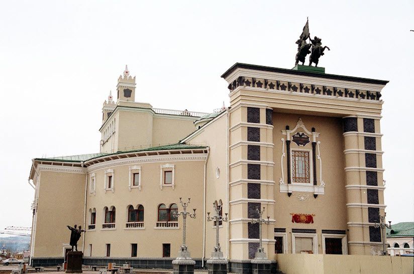 Здание бурятского театра Оперы и Балета