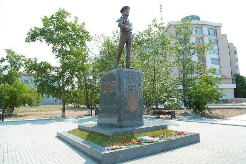 Памятник Алдару Цыденжапову