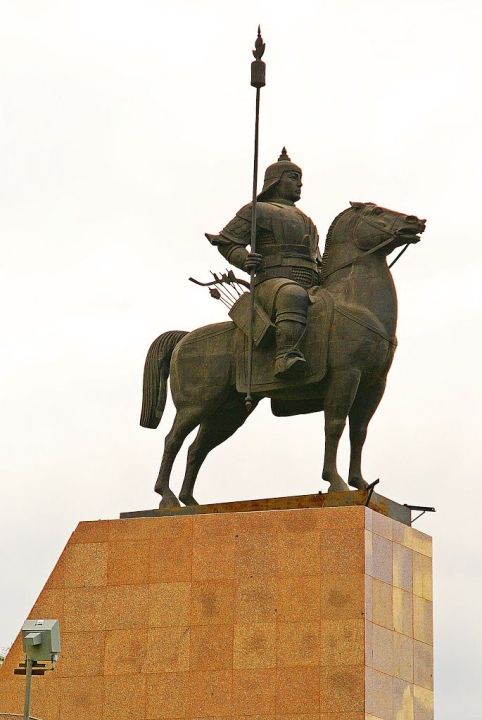 Памятник Гэсэру