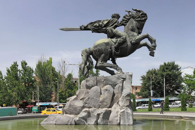 Памятник Давиду Сасунскому